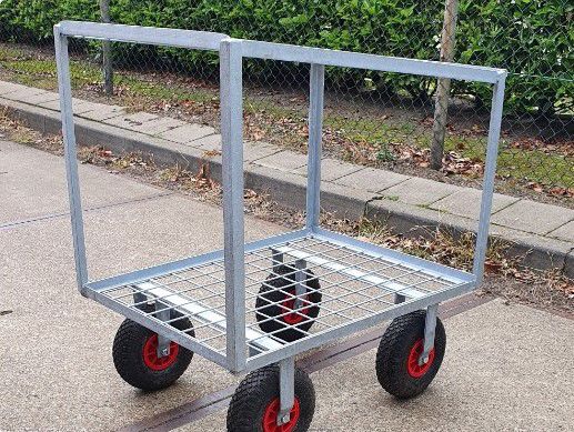 Aardbeien oogstwagen M96