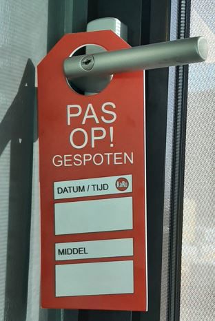 Deurhanger PS 25x10cm "pas op gespoten"