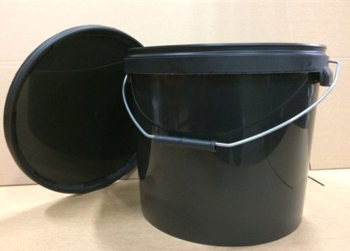 Emmer 17,6L  zwart kunststof hengsel