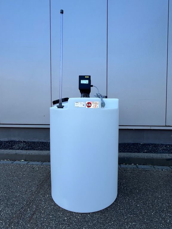 tank 200L+roermenger en zuigvoorziening